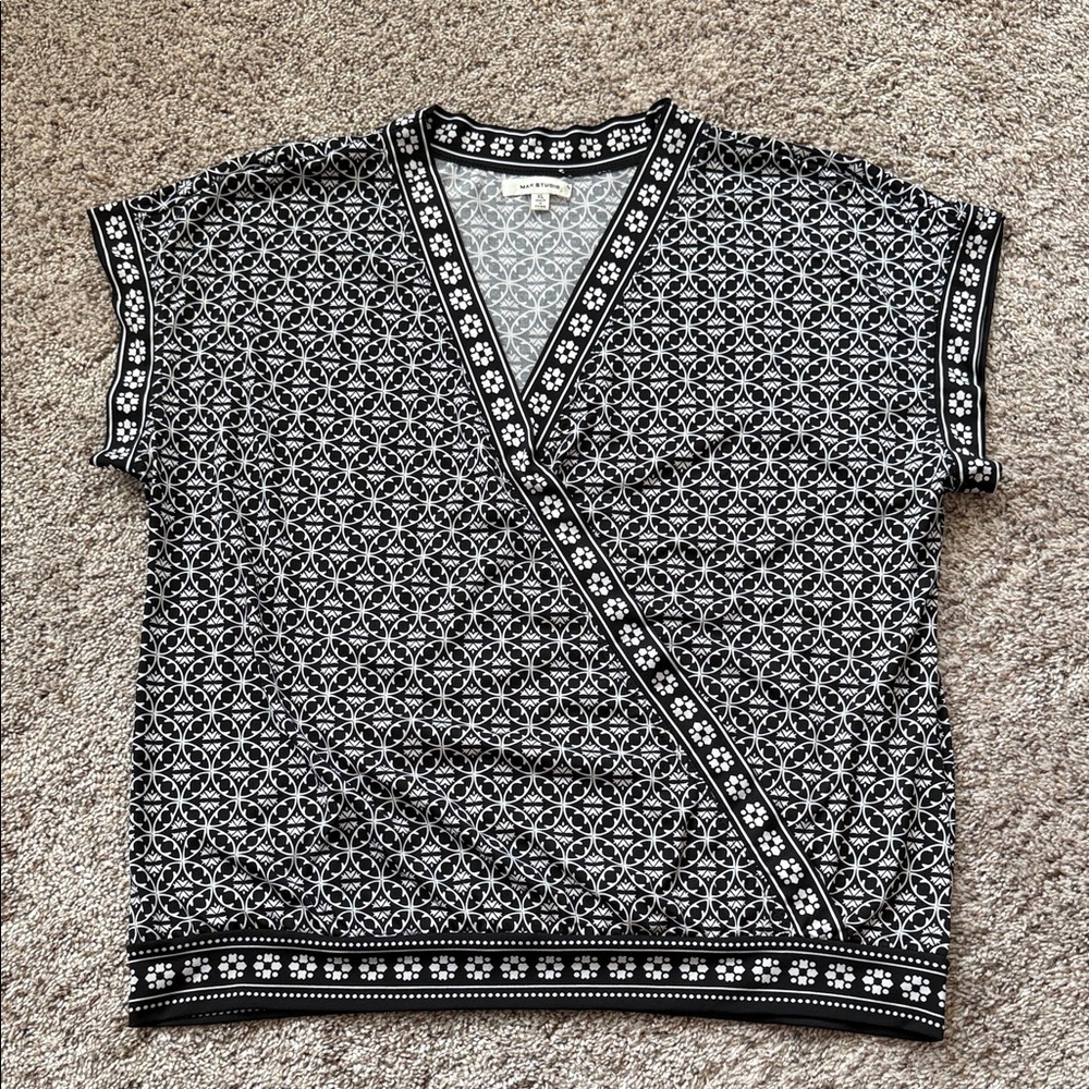Max Studio Black and White Geometric Blouse